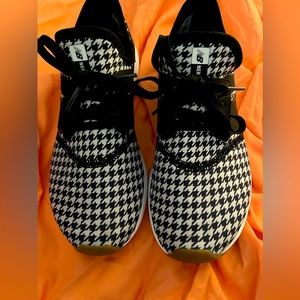 Women’s New Balance Sneakers NWOT